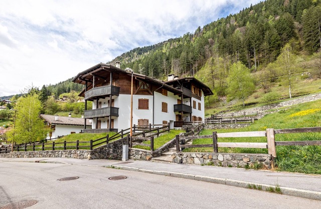 Apartment 'Collini Le Betulle' with Mountain View, Private Garden and Balcony