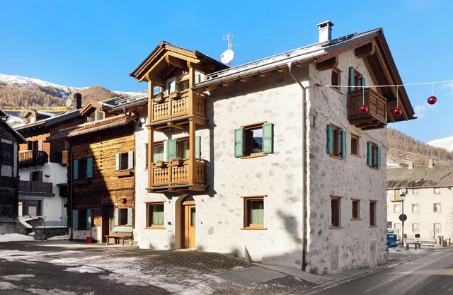 Apartment "Corolla Rosina's Home" with Mountain View, Balcony & Wi-Fi