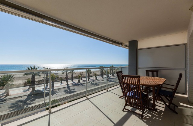 Apartment 'Cubelles' with Sea View, Wi-Fi and Air Conditioning