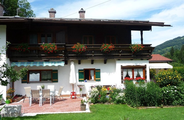 Apartment * (DTV Kassification) with a large sunny balcony u. wonderful mountain view