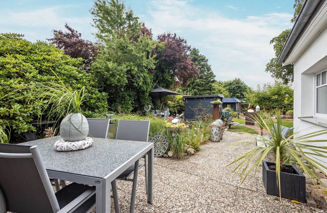 Apartment 'Dahmlos' with Private Terrace, Shared Garden and Wi-Fi
