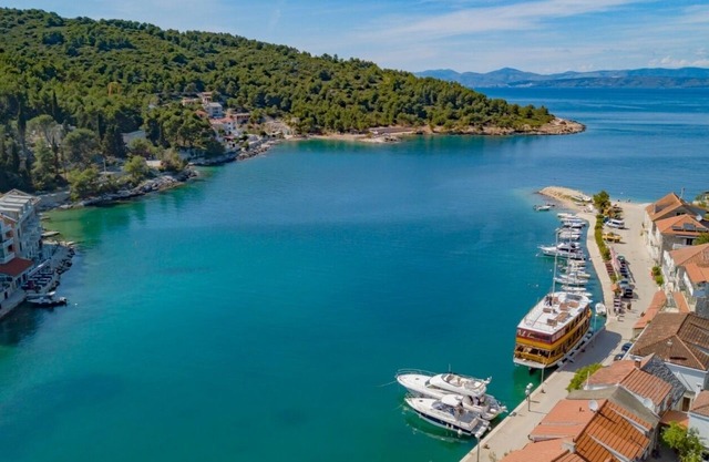 Apartment Daira - great location A3(4) - Stomorska, Island Solta, Croatia