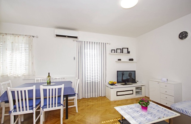 Apartment Danica (38861-A1) - Makarska