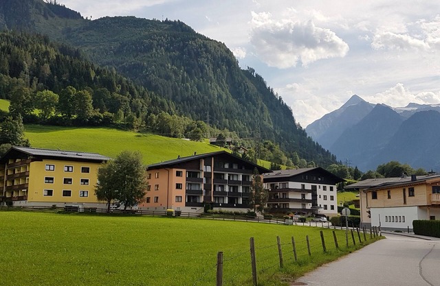 Apartment Daniel 2 Studio is a 10 minute walk from the village center. Kaprun removed