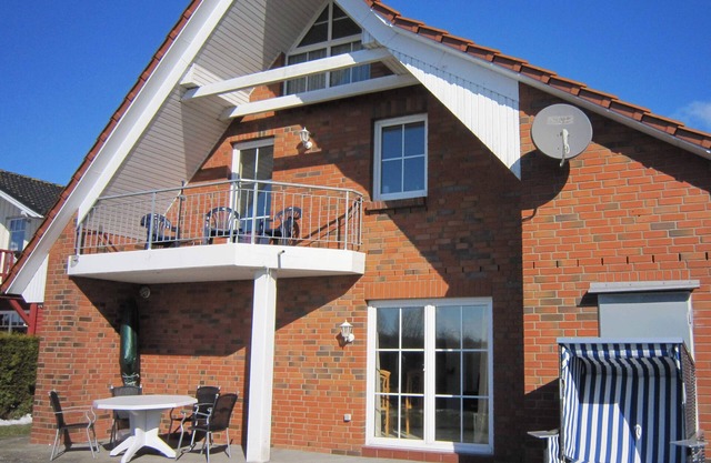 Apartment 'dat Rode Huus' - Ferienwohnung' with Private Terrace, Private Garden and Wi-Fi