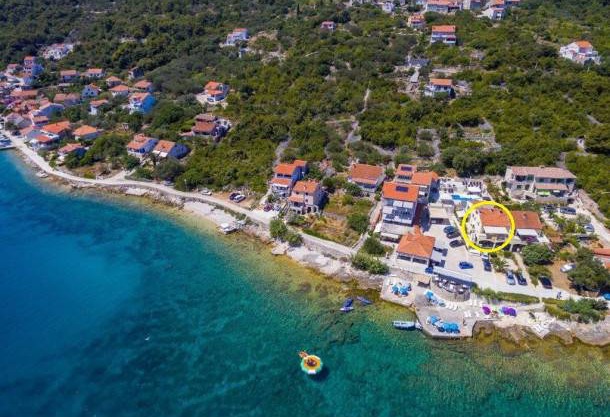 Apartment Davor - 20m from sea : A1 Mali Iz (Island Iz), Zadar riviera
