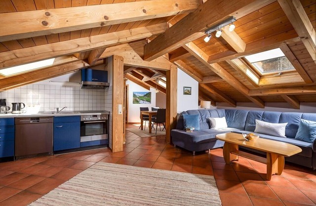 Apartment Jenner, 1-2 persons, 70 sqm, 1 bedroom, balcony with mountain view
