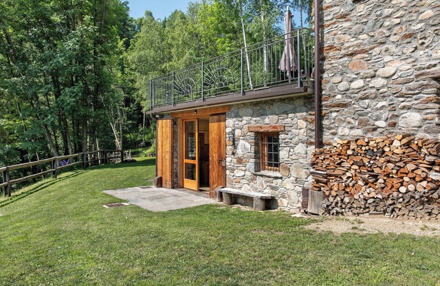 Apartment 'Deluxe' with Mountain View and Private Garden