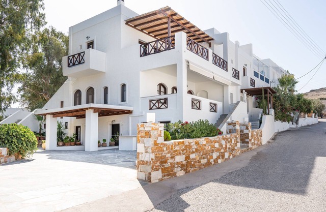 Apartment 'Dendrinos House' with Sea View, Wi-Fi and Air Conditioning