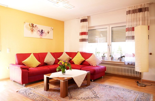 Apartment 'Die Große Ferienwohnung' with Shared Garden, Wi-Fi and Air Conditioning