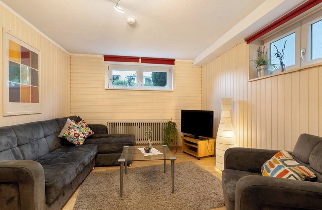 Apartment 'Die Kleine Ferienwohnung' with Shared Garden, Wi-Fi and Air Conditioning