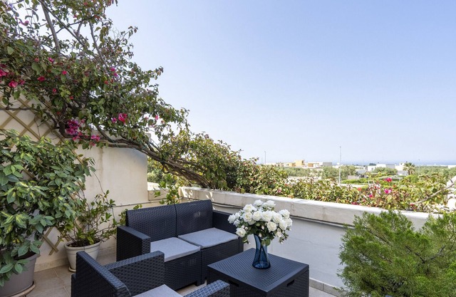 Apartment "Dimora di Luce" with Sea View, Garden & Wi-Fi