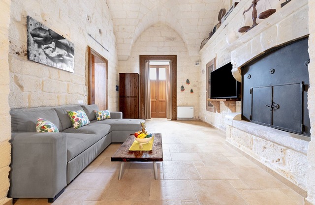 Apartment 'Dimora Elia' with Private Terrace, Wi-Fi and Air Conditioning