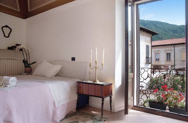 Apartment 'Dimora Ettore - Lago Maggiore' with Private Terrace, Balcony and Wi-Fi