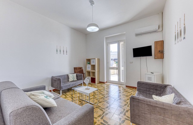 Apartment 'Dimora Ristola' with Sea View, Private Terrace and Air Conditioning