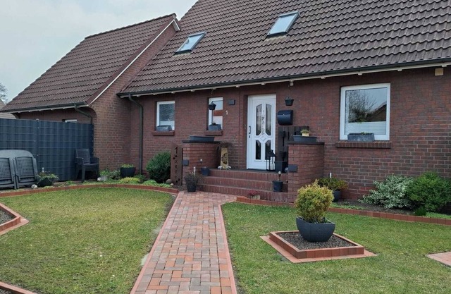 Apartment directly on the dike, central quiet location, modern, WLAN, up to 5 pers.
