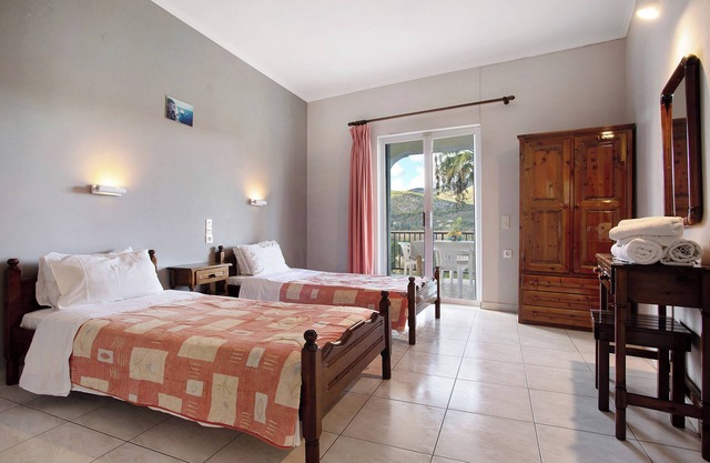 Apartment "Dolphin Apartment 4" with Private Balcony, Shared Garden & Wi-Fi