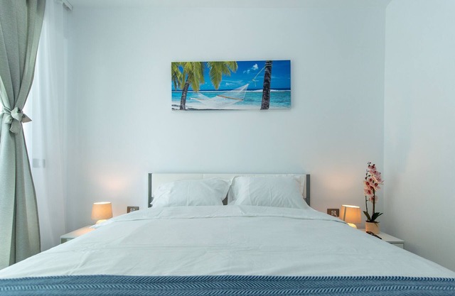 Apartment Dominic with pool access and sea view balcony