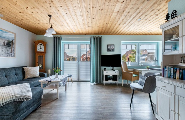 Apartment 'Doppelhaushälfte Ida' with Private Terrace, Shared Garden and Wi-Fi