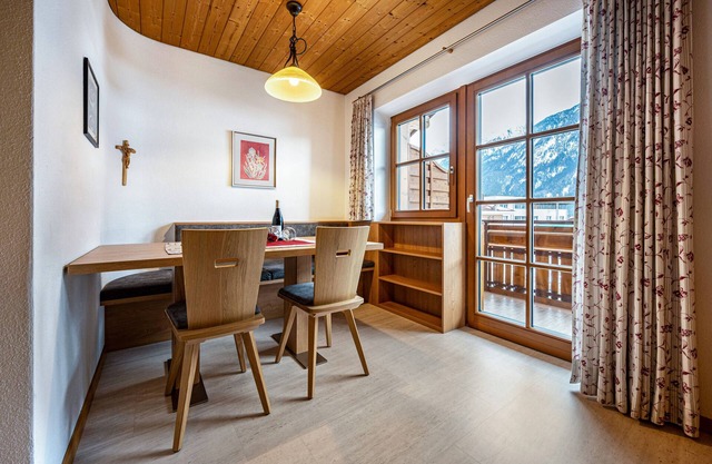Apartment "Duregger App Sonnenschein" with Mountain View, Garden & Wi-Fi