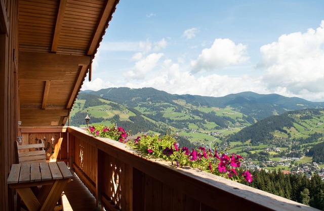 Apartment 'Edelweis' with Shared Terrace, Balcony and Wi-Fi