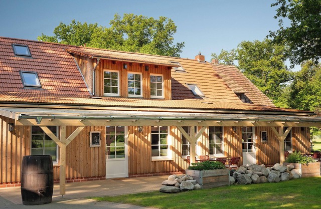 Apartment 'Eichengeflüster' with Private Terrace, Shared Garden and Wi-Fi