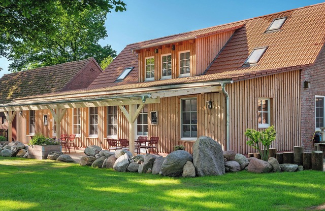 Apartment 'Eichengeflüster Kranichzimmer' with Shared Terrace, Shared Garden and Wi-Fi