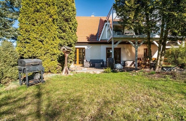 Apartment 'Eichenhof' with Shared Terrace, Private Garden and Wi-Fi