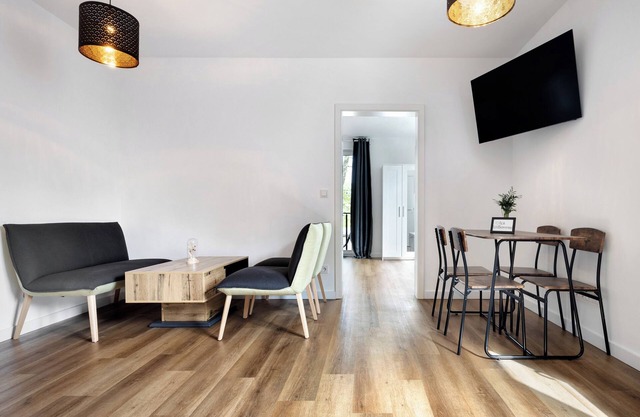 Apartment 'Eidelstedt Zentrale Lage' with Balcony and Wi-Fi