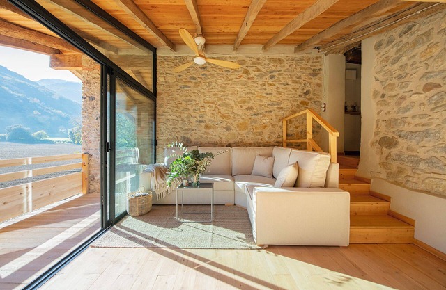 Apartment 'Eixida' with Mountain View, Wi-Fi and Air Conditioning