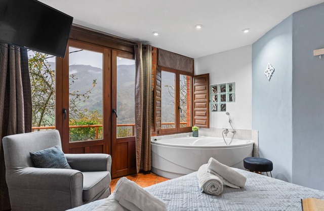 Apartment 'El Ablanu, Jacuzzi Y Vistas' with Mountain View, Private Terrace and Wi-Fi