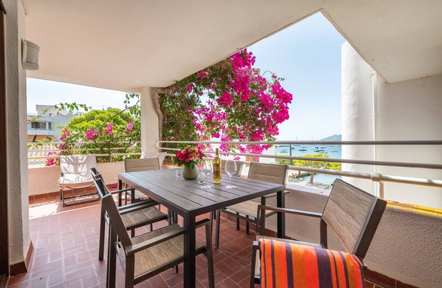 Apartment 'El Barco' with Balcony and Wi-Fi