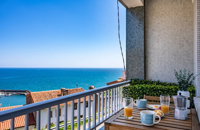 Apartment 'El Privilegio De Lastres' with Sea View and Balcony