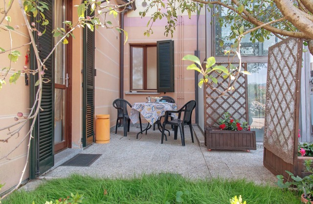 Apartment 'Elisa' with Private Garden