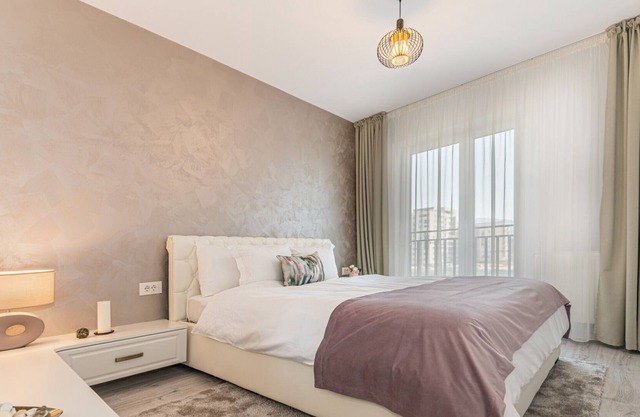 Apartment Ella elegant with parking near the Coressi Mall