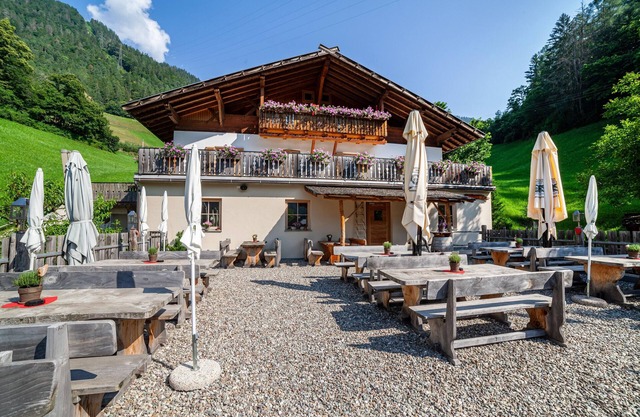 Apartment "Engethalerhof" with Mountain View, Balcony & Wi-Fi