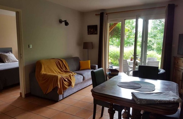 Apartment-Ensuite with Shower-Garden view