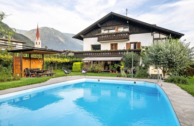 Apartment 'Erlengut Hippolyt' with Mountain View, Shared Pool and Wi-Fi