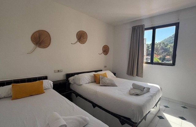 Apartment '5personas Vista Jardi4C' with Sea View, Wi-Fi and Air Conditioning