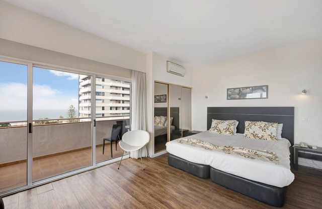 Apartment "Estúdio Superior Mar Atlântico" with Sea View, Pool & Wi-Fi