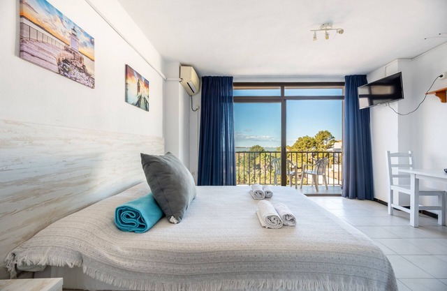 Apartment 'Estudio Mirada 307' with Lake View, Wi-Fi and Air Conditioning