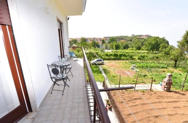 Apartment 'Familiare A Due Passi Dal Sentiero Degli Dei' with Sea View, Wi-Fi and Air Conditioning