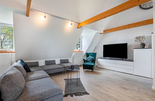 Apartment 'Fehrsland 2' with Private Garden and Wi-Fi