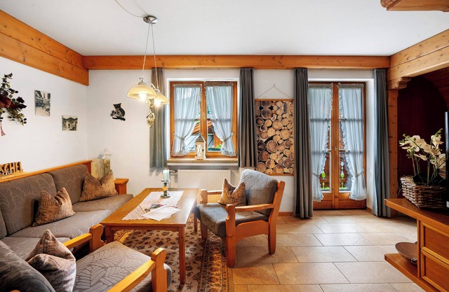Apartment 'Felsenroserl Nr 4' with Mountain View, Shared Garden and Wi-Fi
