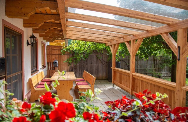 Apartment 'Ferienwohnung Attelblick' with private Terrace between Munich & Chiemsee
