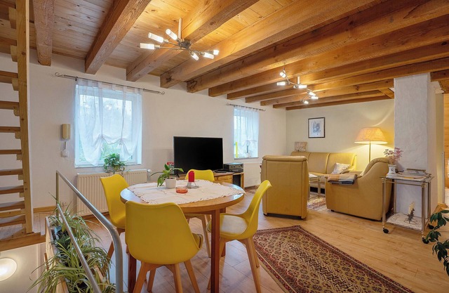 Apartment 'Ferienhaus Störzel - Wohnung B' with Balcony and Wi-Fi