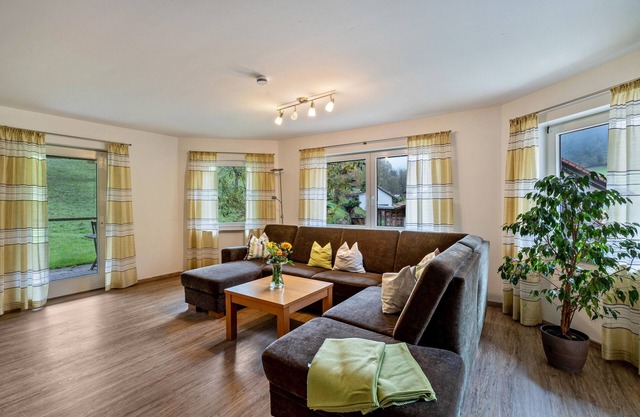 Apartment 'Ferienwohnung Frühlingsduft' with Private Terrace, Shared Garden and Wi-Fi