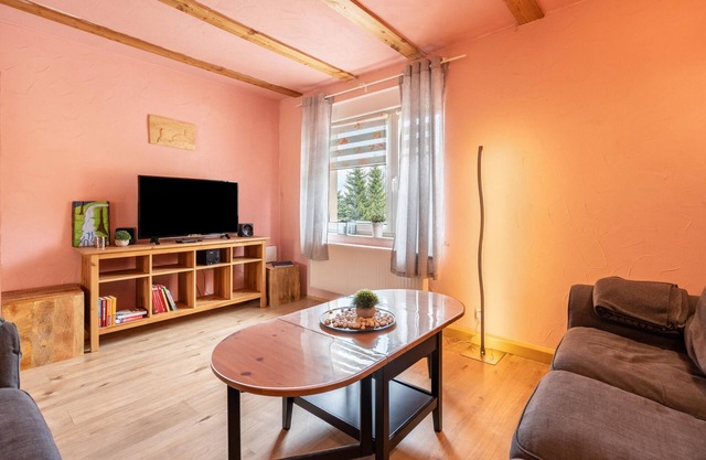 Apartment 'Ferienhaus Fichtelberg Apartement A' with Mountain View, Private Terrace and Wi-Fi