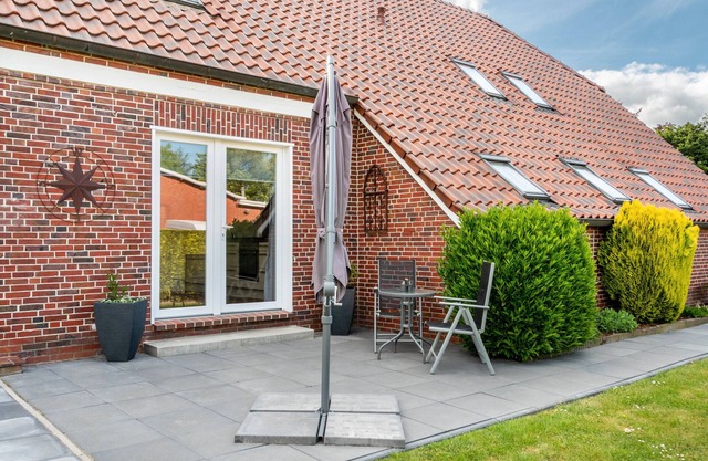 Apartment 'Ferienhaus Behrends' with Private Terrace, Shared Garden and Wi-Fi