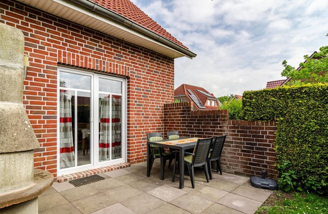 Apartment 'Ferienhaus Seestern' with Private Terrace, Shared Garden and Wi-Fi
